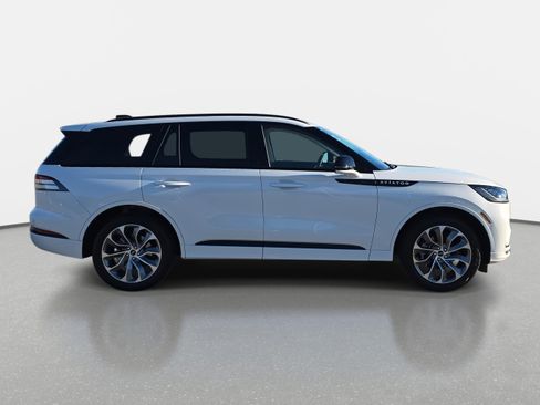 New 2026 Lincoln Aviator AWD w/ Jet Appearance Package image 4