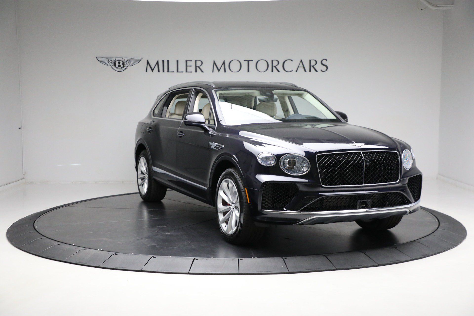 Used 2024 Bentley Bentayga Extended Wheelbase AWD/4WD image 15