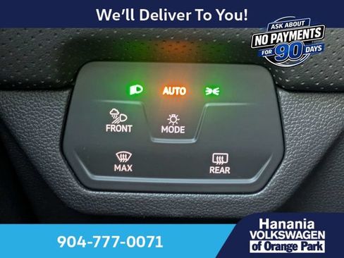 Certified 2025 Volkswagen Atlas Cross Sport SE FWD image 24