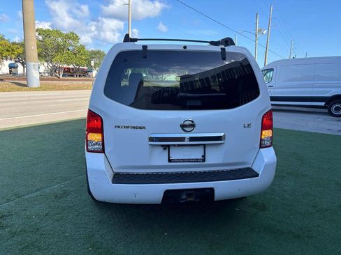 Used 2011 Nissan Pathfinder LE w/ Navigation Pkg AWD/4WD image 3