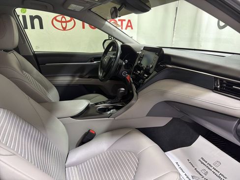 Used 2023 Toyota Camry SE image 11
