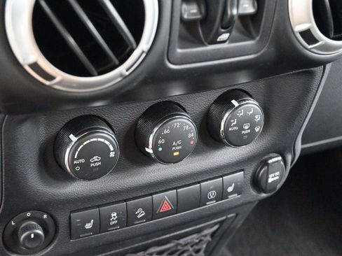 Used 2017 Jeep Wrangler Unlimited Rubicon w/ Connectivity Group AWD/4WD image 22
