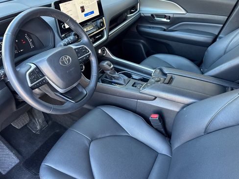 Certified 2025 Toyota Grand Highlander AWD image 11