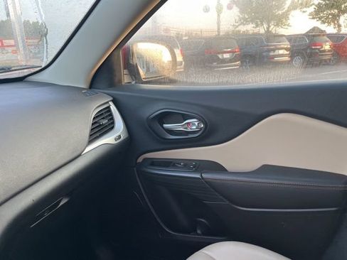 Used 2016 Jeep Cherokee Limited FWD image 30