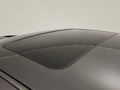 Used 2016 Dodge Challenger SRT Hellcat RWD image 10