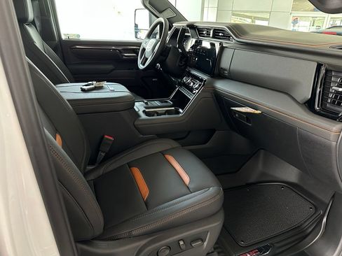 New 2026 GMC Sierra 2500 AT4 w/ AT4 Premium Plus Package AWD/4WD image 15