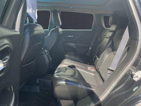 Used 2019 Jeep Cherokee Limited AWD/4WD image 13