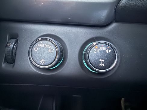 Used 2019 Chevrolet Suburban LT image 31