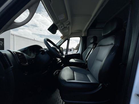 Used 2025 RAM ProMaster 2500 w/ Convenience Group image 14