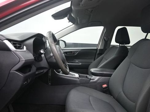 Used 2021 Toyota RAV4 LE FWD image 10
