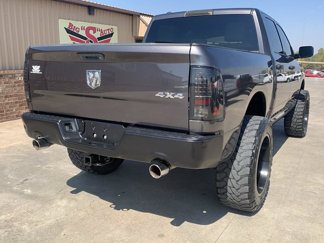 Used 2014 RAM 1500 Express AWD/4WD image 2