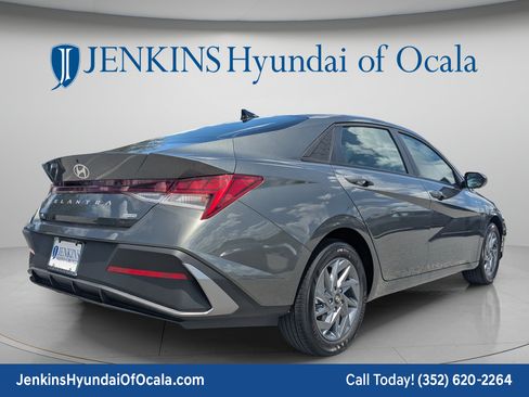New 2026 Hyundai Elantra Hybrid FWD image 3