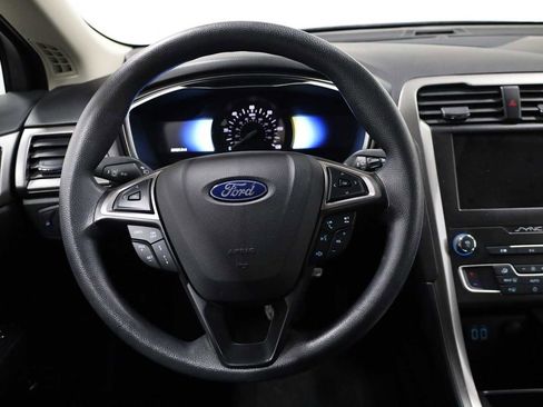 Used 2019 Ford Fusion SE image 22