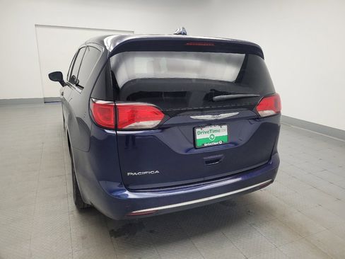 Used 2020 Chrysler Pacifica Touring image 6