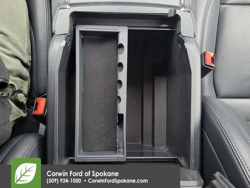 Used 2024 Ford Expedition XLT image 39