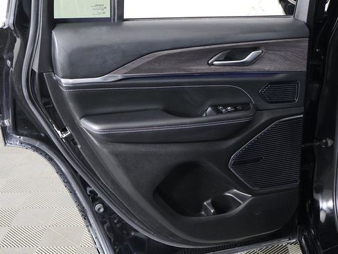 Used 2023 Jeep Grand Cherokee Overland image 27