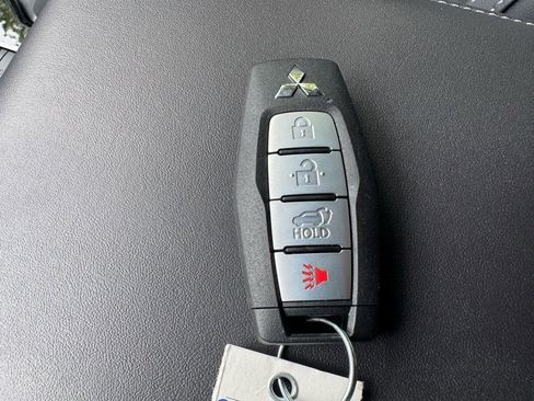 New 2025 Mitsubishi Outlander SE image 34