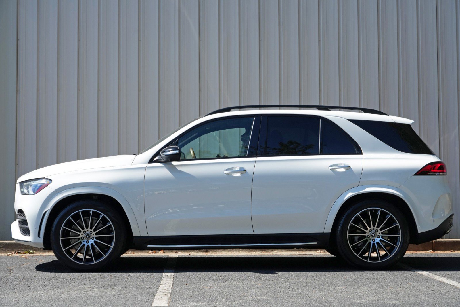 Used 2022 Mercedes-Benz GLE 450 4MATIC w/ AMG Line Exterior image 9