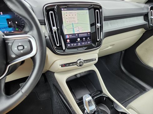 Certified 2025 Volvo XC40 B5 Plus AWD/4WD image 30