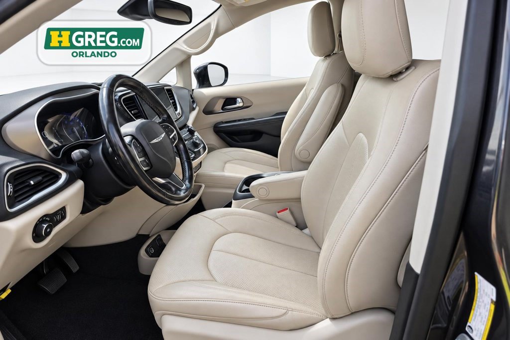 Used 2021 Chrysler Pacifica Touring-L FWD image 10