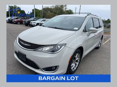 Used 2017 Chrysler Pacifica Touring-L w/ Tire & Wheel Group