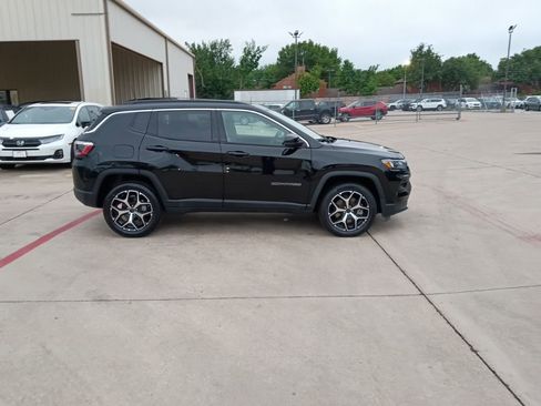 Used 2025 Jeep Compass Limited image 7