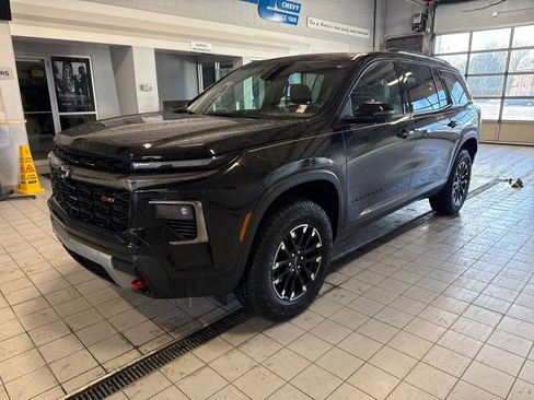 Used 2024 Chevrolet Traverse Z71 w/ Enhanced Driving Package image 7