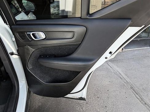 Used 2019 Volvo XC40 T5 R-Design AWD/4WD image 28
