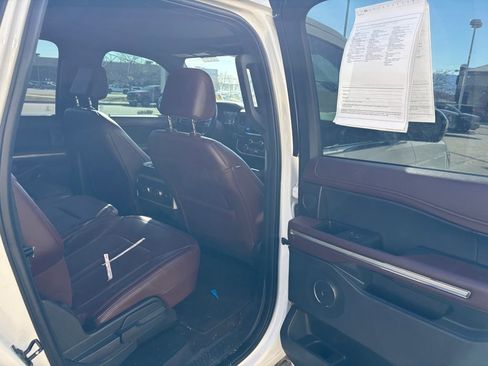 Used 2022 Ford Expedition Max Limited image 24