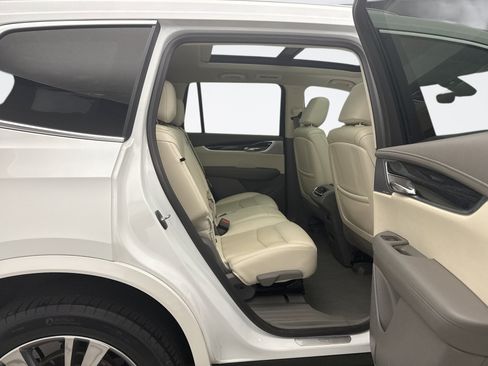 Used 2023 Cadillac XT6 Premium Luxury w/ Technology Package AWD/4WD image 21