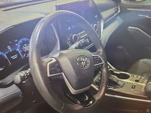Used 2023 Toyota Highlander Limited AWD/4WD image 8