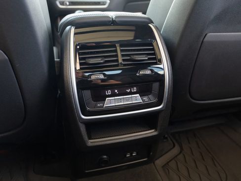 Used 2021 BMW X7 xDrive40i w/ M Sport Package AWD/4WD image 37