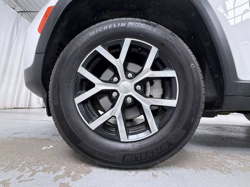 Used 2023 Jeep Grand Cherokee Limited AWD/4WD image 8
