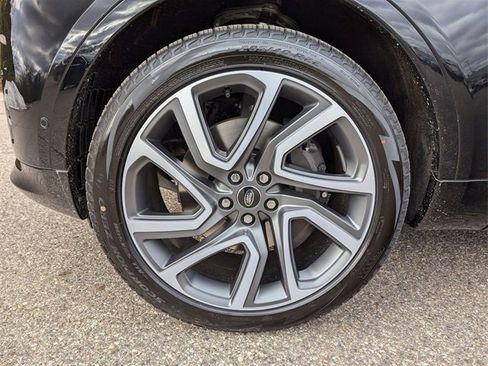 New 2025 Land Rover Discovery Dynamic SE image 21