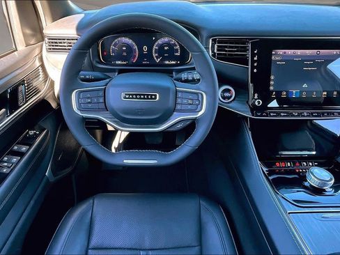 Used 2024 Jeep Wagoneer L Series II image 8