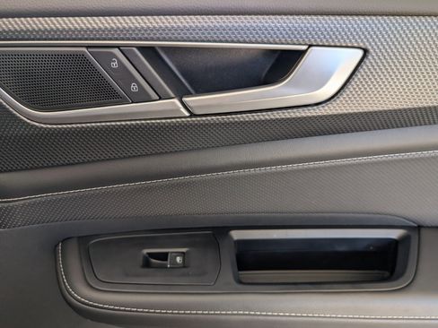 Used 2025 Volkswagen Atlas Cross Sport SEL image 22