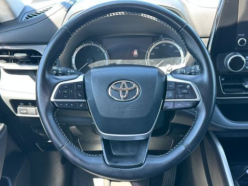 Used 2023 Toyota Highlander LE AWD/4WD image 20