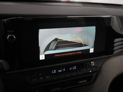 Used 2025 Toyota Camry XLE image 22