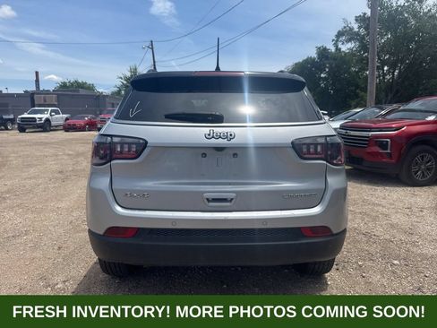 Used 2025 Jeep Compass Limited AWD/4WD image 3