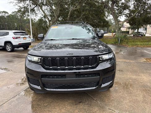 Certified 2024 Jeep Grand Cherokee L Laredo image 8