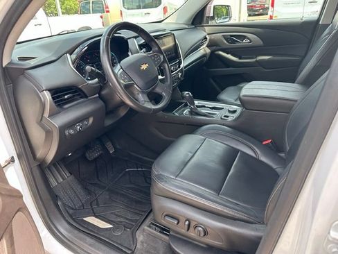 Used 2019 Chevrolet Traverse LT w/ LPO, Floor Liner Package FWD image 9