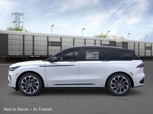 New 2025 Lincoln Nautilus Reserve image 3