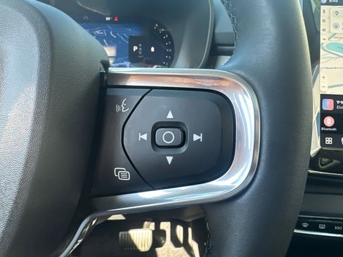 Used 2025 Volvo XC40 B5 Plus AWD/4WD image 14