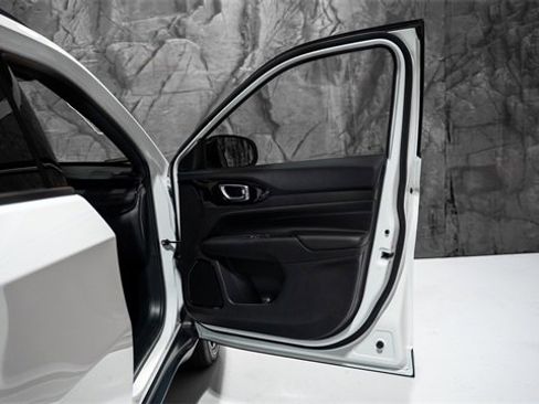 New 2026 Jeep Compass Latitude image 5