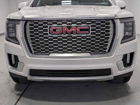 Used 2024 GMC Yukon Denali w/ Advanced Technology Package image 2