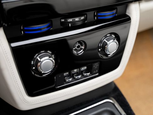 Used 2013 Rolls-Royce Phantom Drophead Coupe RWD image 53