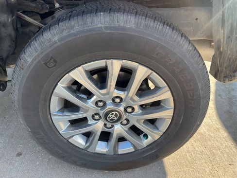 Used 2024 Toyota Tacoma Limited image 6