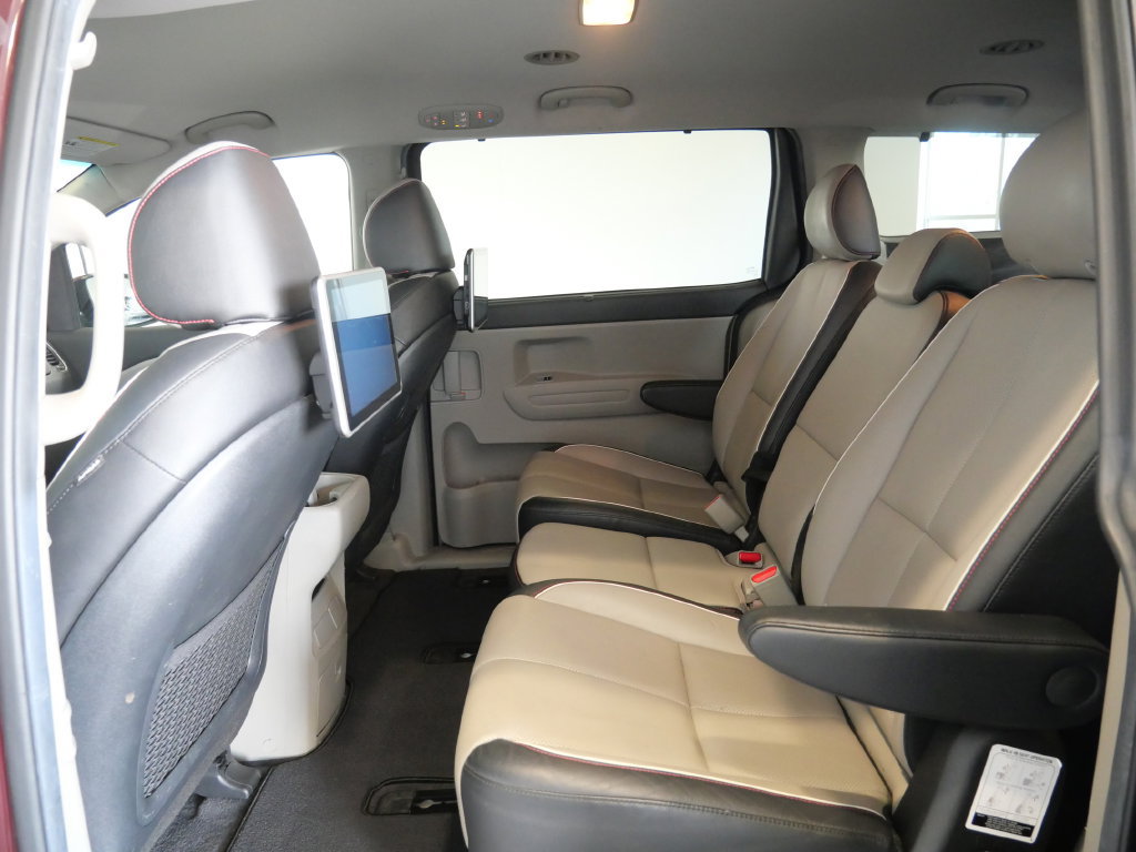 Used 2020 Kia Sedona EX FWD image 25
