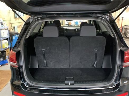 Used 2019 Kia Sorento LX image 16