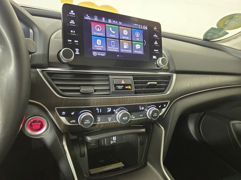 Used 2020 Honda Accord Touring image 24
